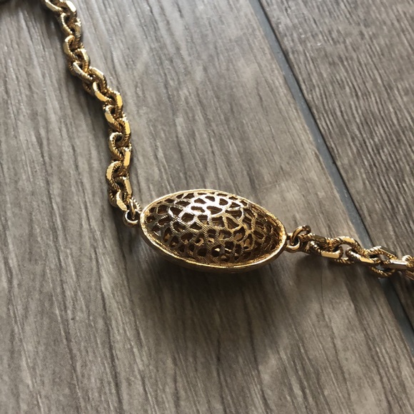 Extra long vintage Monet gold tone necklace - Picture 2 of 5